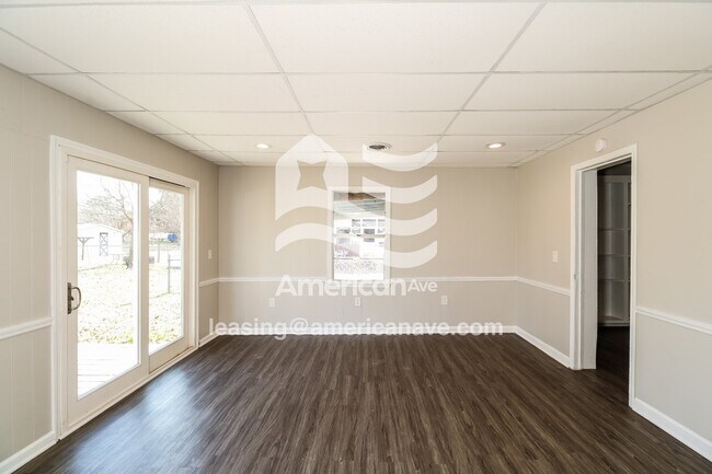 Foto del edificio - 1111 Lown Dr