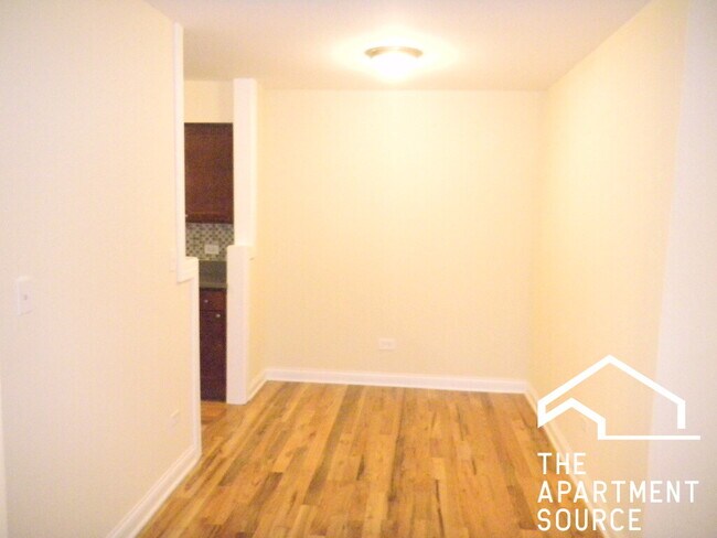 Foto del edificio - 696 Elm Pl