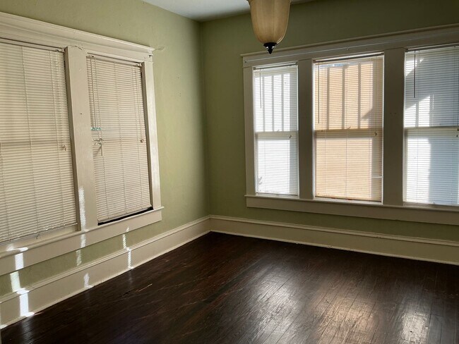 Foto del edificio - 623 N Nicholls St