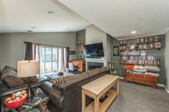 Building Photo - 127 Falcon Ridge Way N