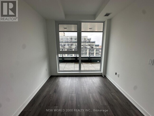 Building Photo - 1007 The Queensway