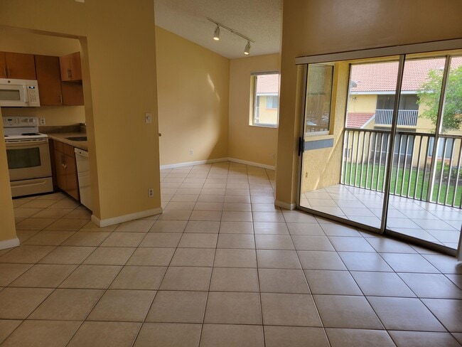 Building Photo - 1112 Coral Club Dr