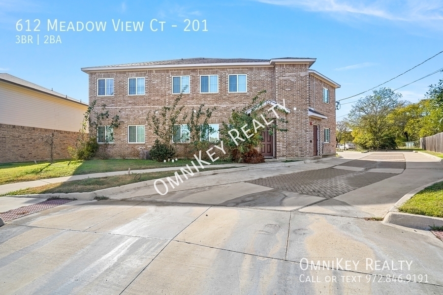 Foto principal - 612 Meadow View Ct