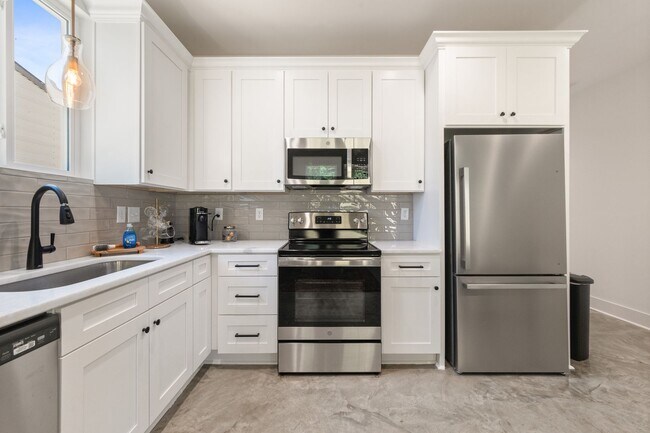 Building Photo - Enclave 2 Bed 2.5 Bath