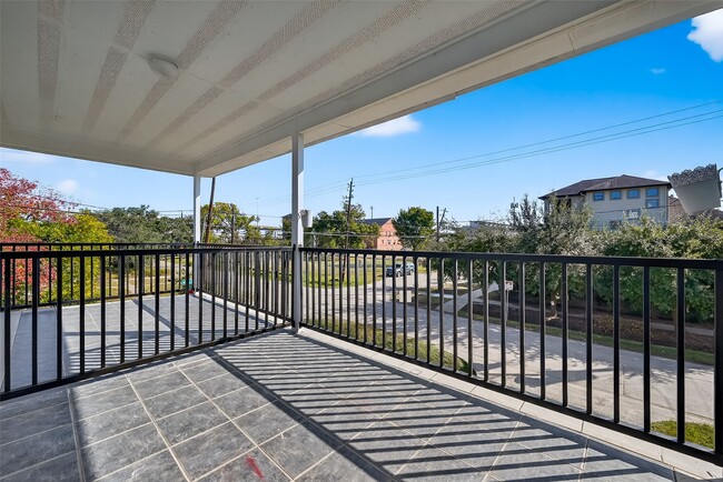 Building Photo - 2202 Hutchins St