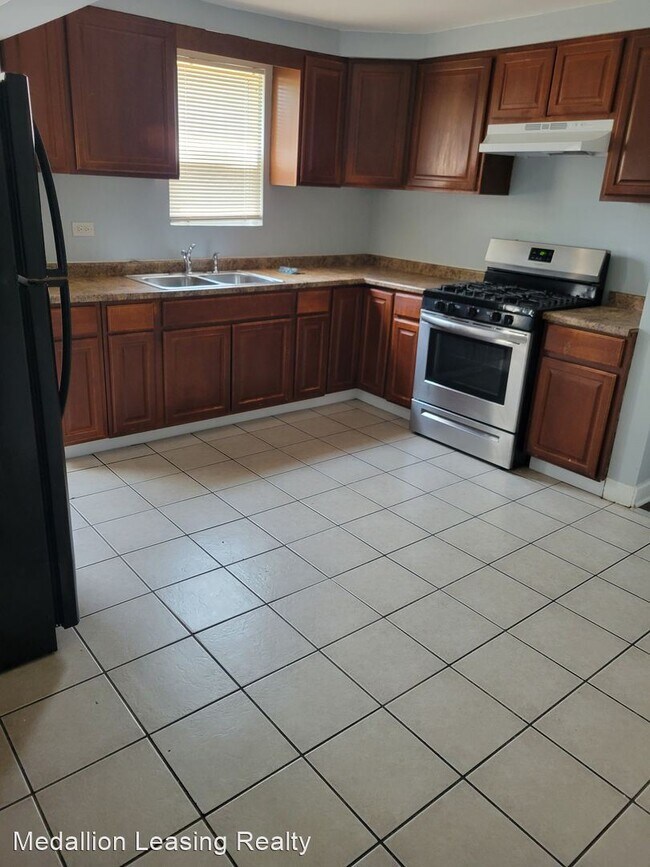 Building Photo - 4 br, 1 bath House - 8911 South Parnell Av...