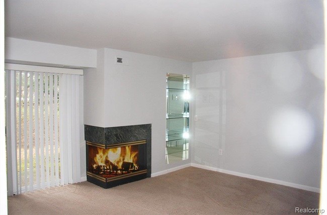 Building Photo - 27434 Evergreen Rd