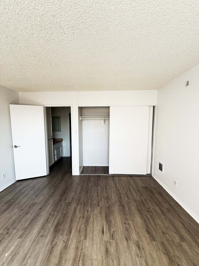 Building Photo - 509 N Berendo St