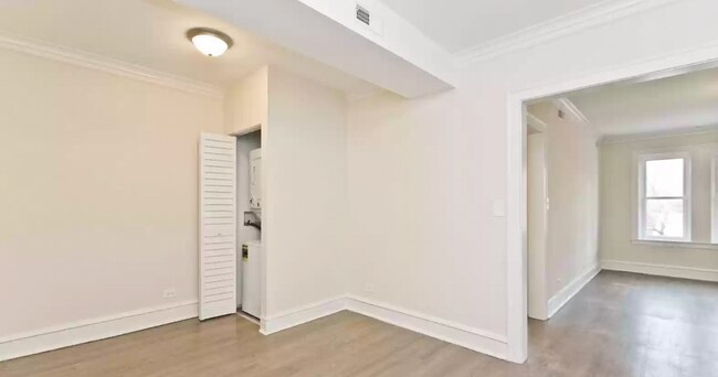 Foto del edificio - 2359 N Drake Ave