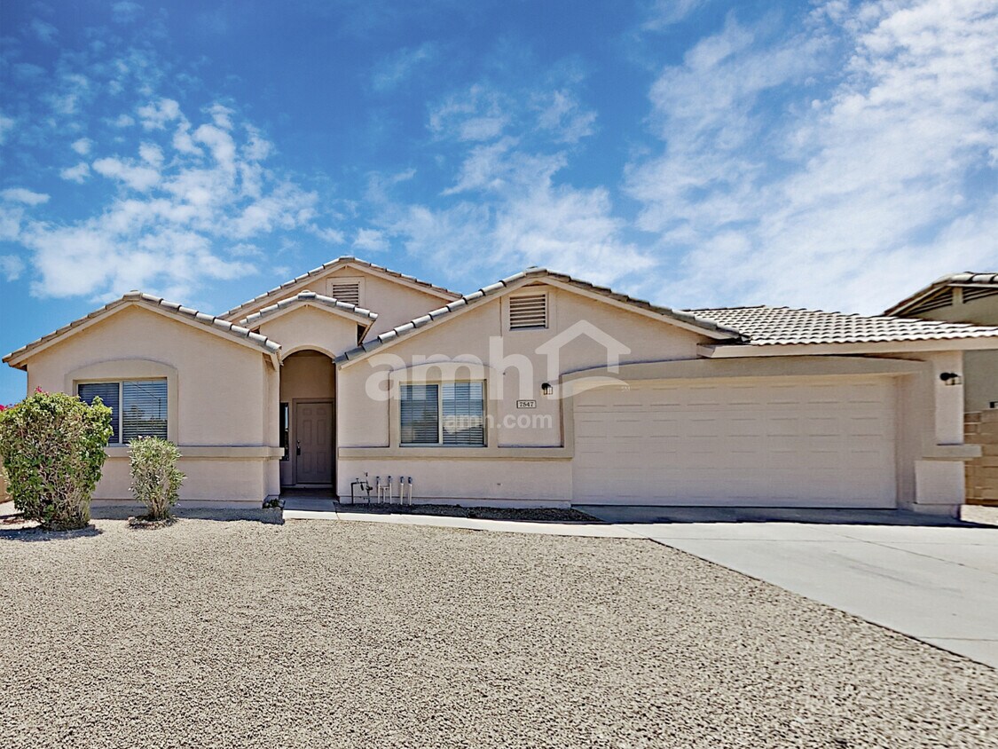 Foto principal - 7547 W Vermont Ave