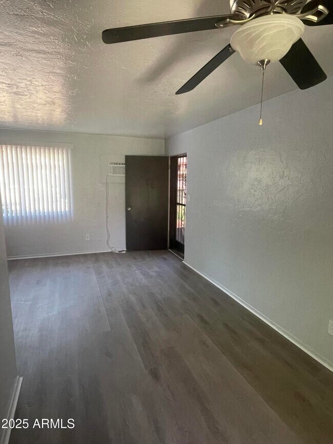 Foto del edificio - 2645 W Morten Ave