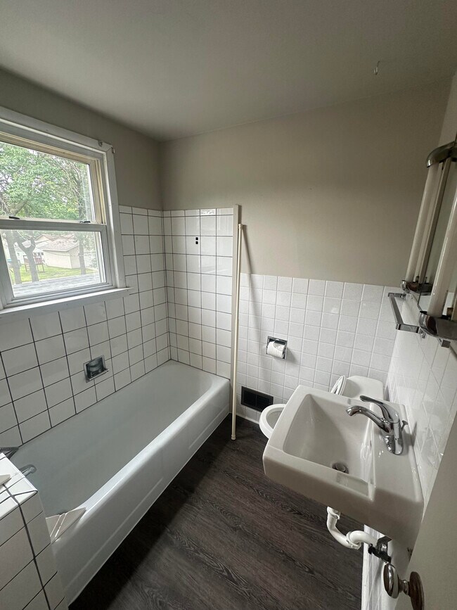 Foto del edificio - 309 3rd Ave NW