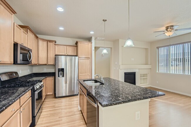 Foto del edificio - 9090 E Phillips Ln