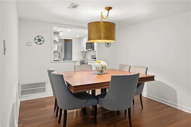 Building Photo - 16 Ivy Ridge NE