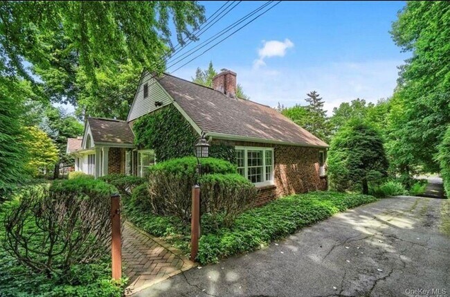 Foto del edificio - 395 N Little Tor Rd