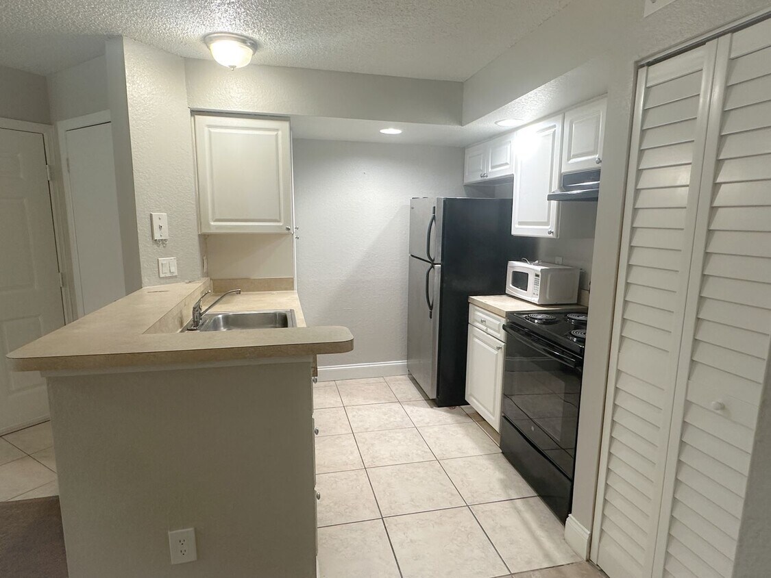 5773 Gatlin Ave Unit 615, Orlando, FL 32822 Room for Rent in Orlando