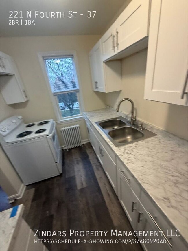 Building Photo - 221 N 4th St