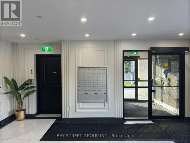 Photo du bâtiment - 755-755 Grand Marais Rd E