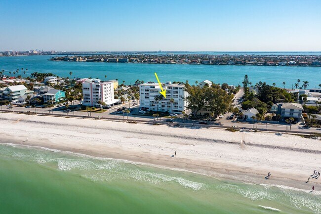 Foto del edificio - Fully Furnished Beach Escape – Gulf Views & Coastal Vibes 2 Beds | 2 Bath