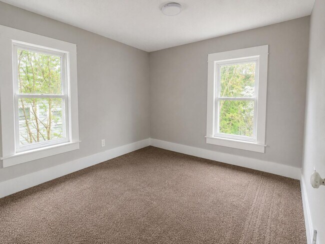 Foto del edificio - 4-Bedroom Home for Rent in Akron – Only $1,500!