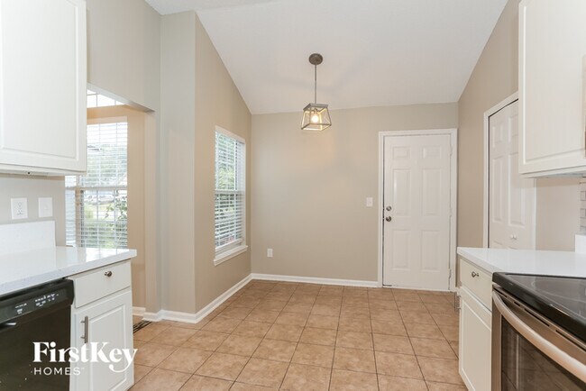 Building Photo - 2750 Coachman Lakes Dr