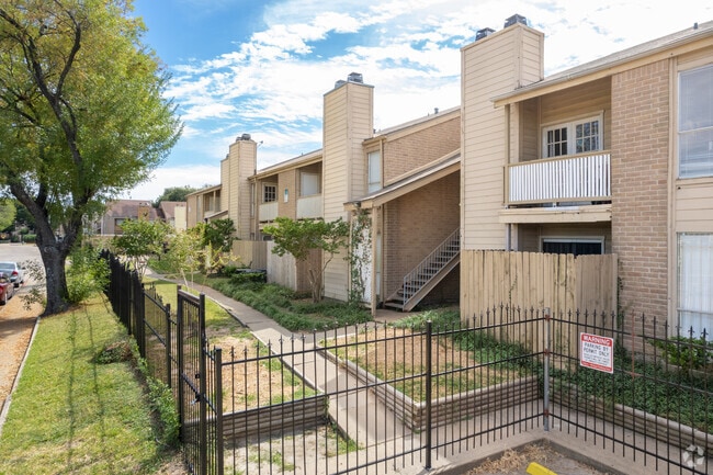 Foto del edificio - Forum Park Townhomes III