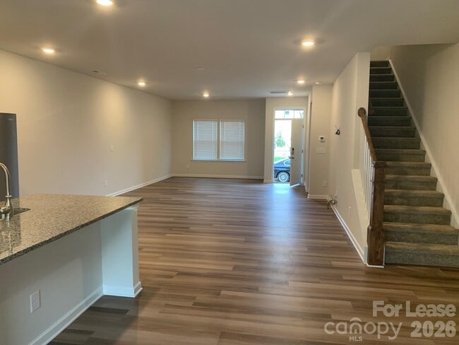 Foto del edificio - 446 Sagecroft Ln