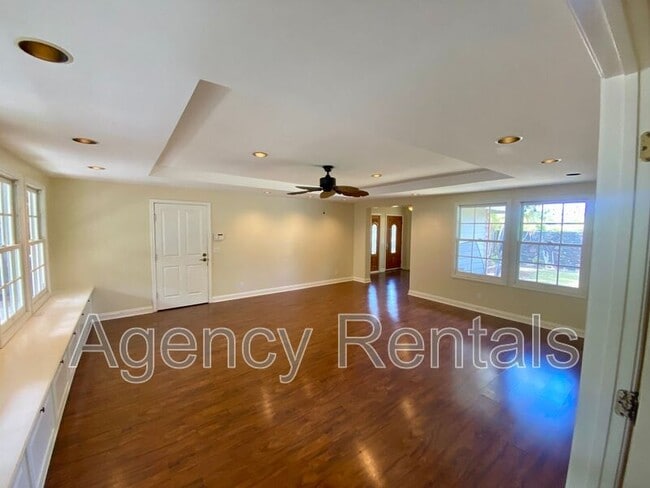 Building Photo - 575 N Kalaheo Ave