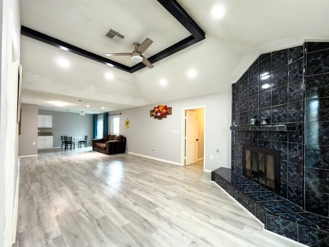 Foto del edificio - 6506 Briar Glade Dr