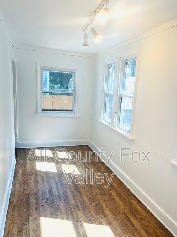 Foto del edificio - 717 Logan Ave