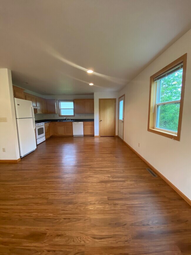 Building Photo - 987 Fox Ridge Rd