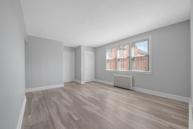 Building Photo - 617 Southcrest Dr