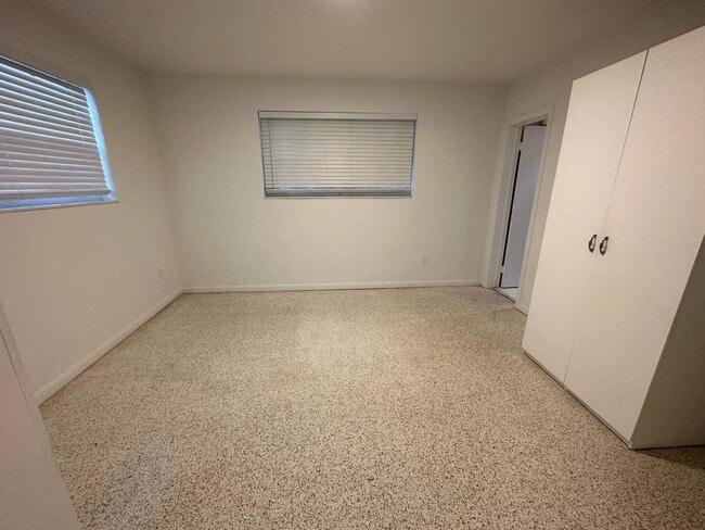 Building Photo - 2656 SW 28th Ct