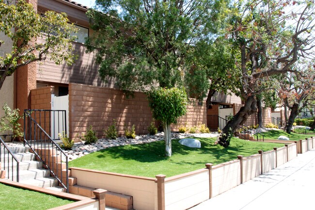 Foto del edificio - 10230 Independence Ave