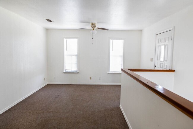 Building Photo - Charming 2 Bed/ 2 Bath in Grove, OK!