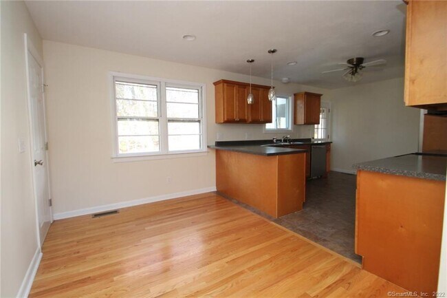 Foto del edificio - 24 High Acres Rd