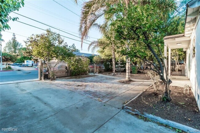 Foto del edificio - 2 br, 2 bath House - 7542 Lindley Ave