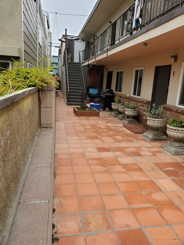 Building - 15 19th Ave