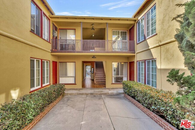 Foto del edificio - 3559 Sawtelle Blvd