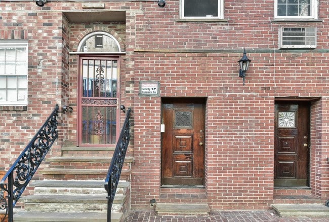 Building Photo - 89 Hudson St