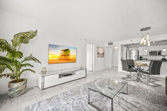 Building Photo - 1200 Brickell Bay Dr