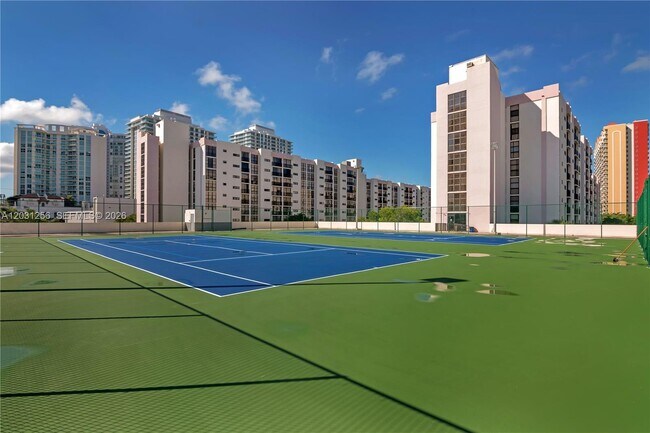 Foto del edificio - 16909 N Bay Rd