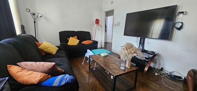 Foto del edificio - 3752 W Division St
