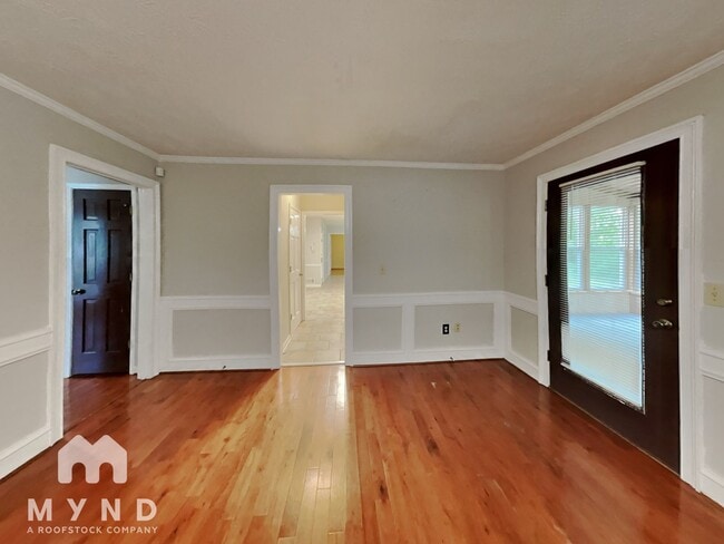 Building Photo - 2211 Tarence Ln SW