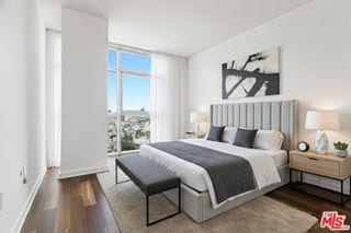 Building Photo - 13700 Marina Pointe Dr