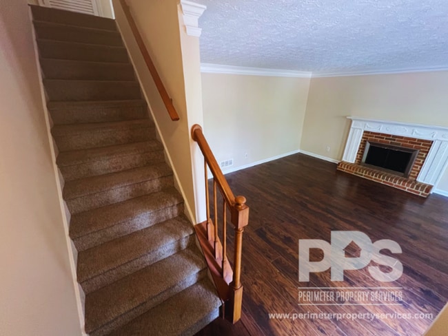 Building Photo - 2950 Lexington Trace Dr