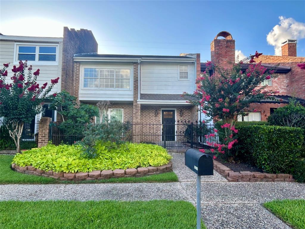 Foto principal - 2456 Country Club Dr