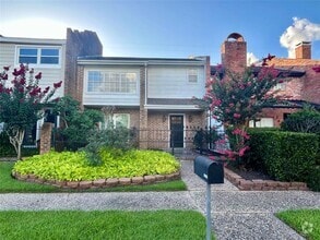 Building Photo - 2456 Country Club Dr