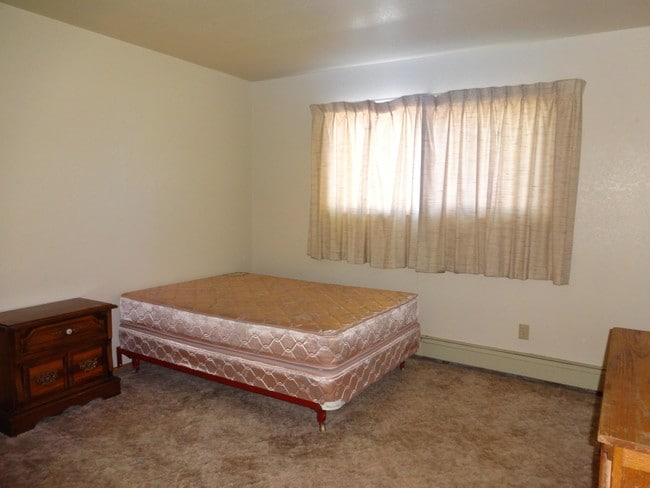 Bedroom - Villa West Apartments