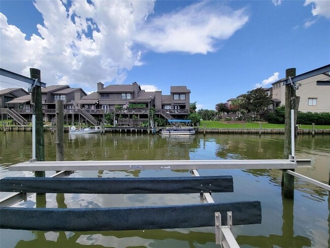 Building Photo - 18309 Sandy Cove Dr
